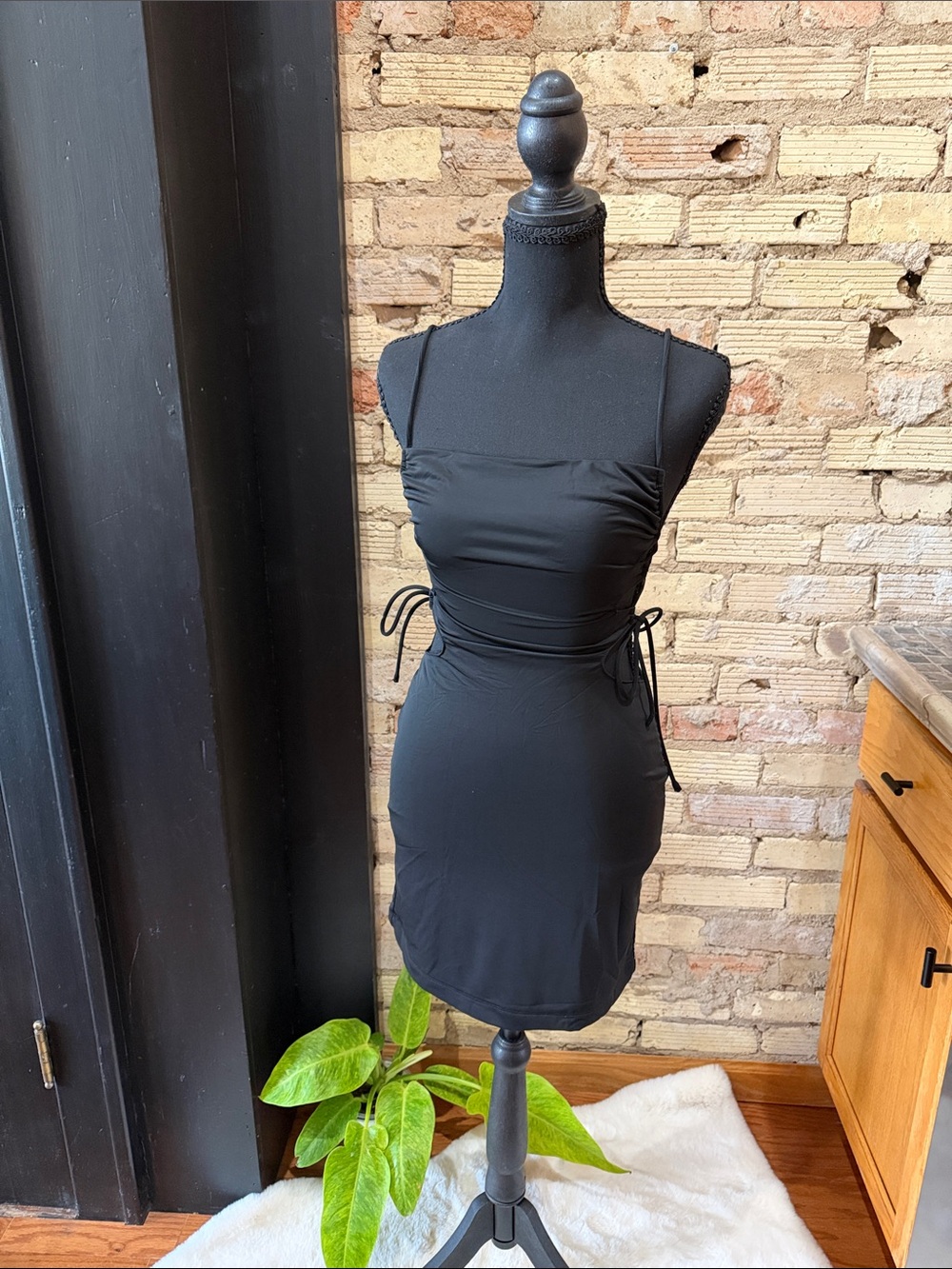 🖤 Hello Molly Black Ruched Bodycon Mini Dress – Size M